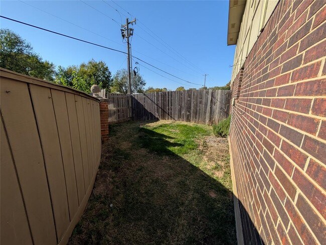 Building Photo - 3201 Lois Arlene Cir