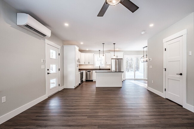 Building Photo - Highland Duplex