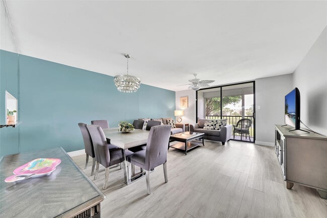 Building Photo - 5250 Las Verdes Cir