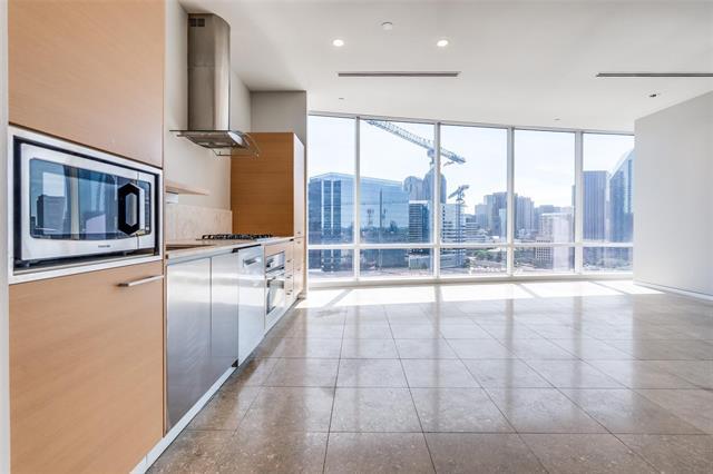 Building Photo - 2430 Victory Park Ln