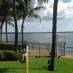 Building Photo - 1105 Lake Shore Dr