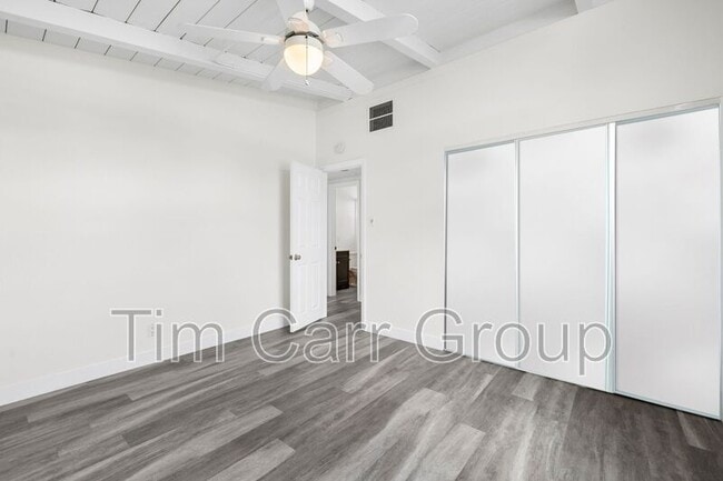 Building Photo - 316 E 21st St