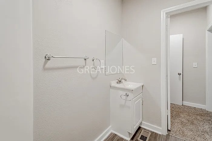 Building Photo - 1000 3rd Ave