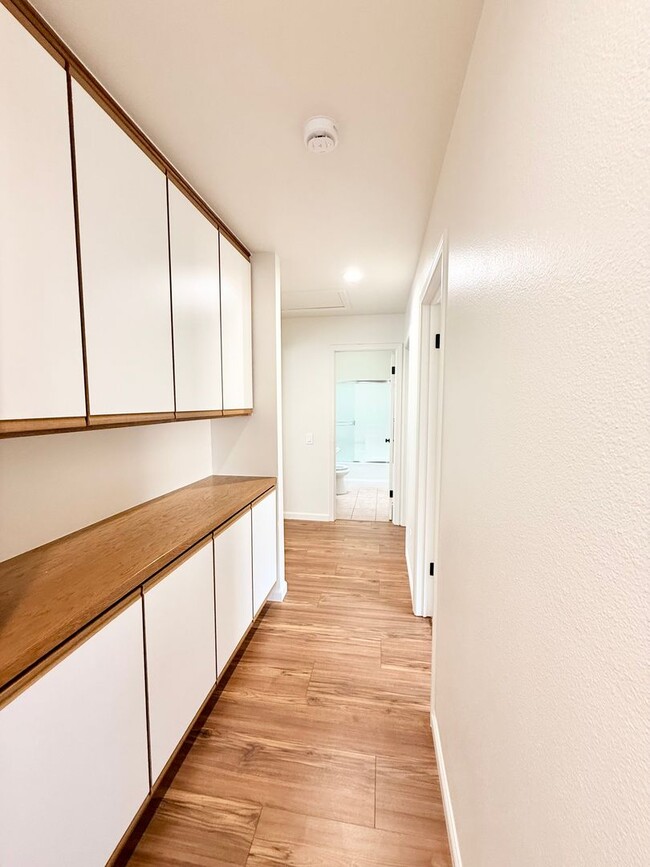 Building Photo - Lovely 3 Bedroom 2 Bathroom Available Now!