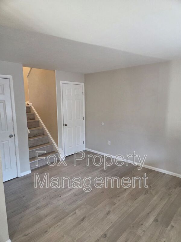 Building Photo - 710 W Cleveland Cir