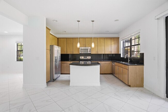 Building Photo - 13023 Riverwalk Cir S