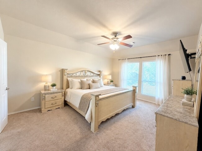 Building Photo - 112 Rustic Oak Ln