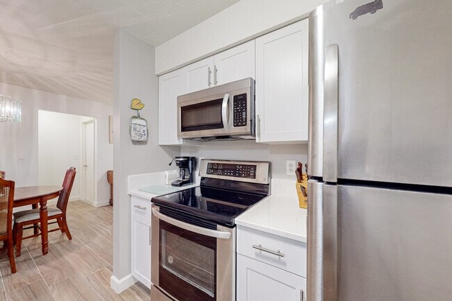 Building Photo - 5887 Whistlewood Cir