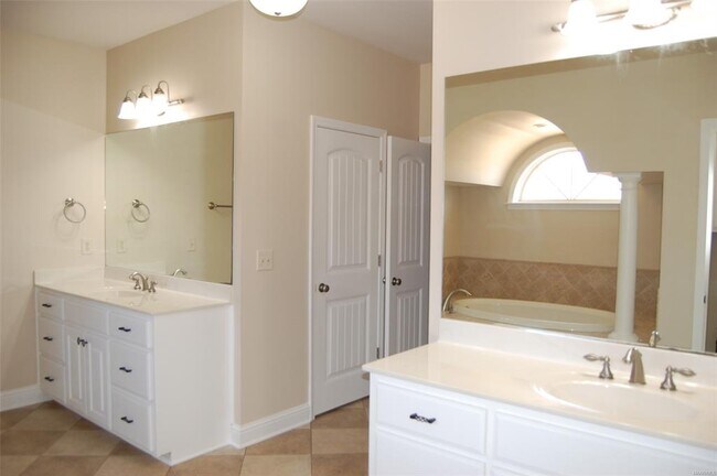 Building Photo - 108 Crenshaw Ct