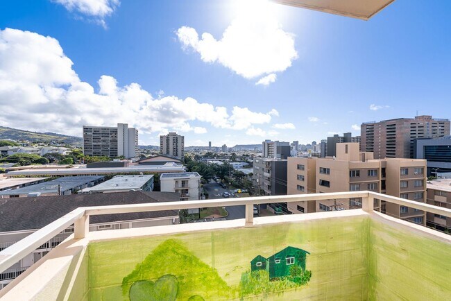 Building Photo - Punahou Pulelehua 2 Bedroom 1 Bathroom 1 Parking 7th Floor Condo Electric and Water Included w/ Rent