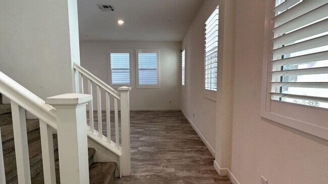 Building Photo - 26149 Park Ave