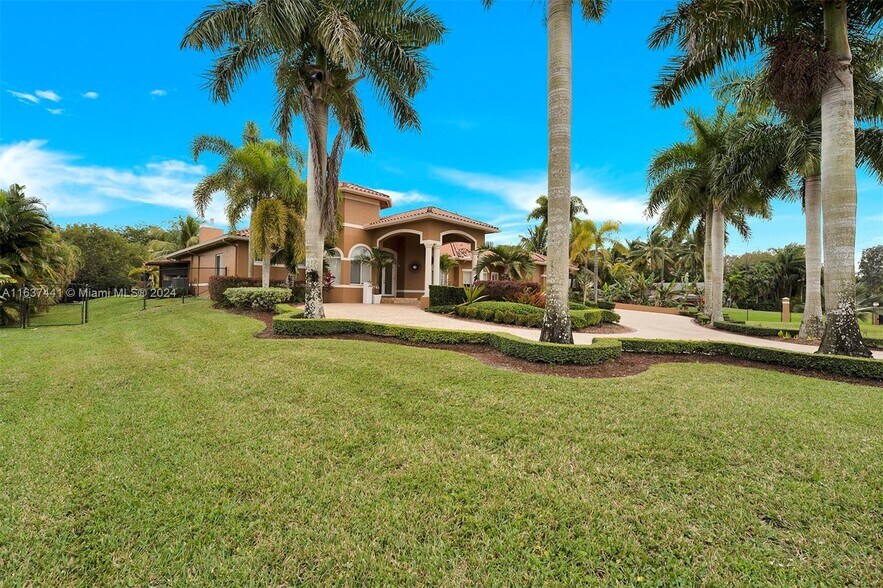Building Photo - 5050 SW 166th Ave