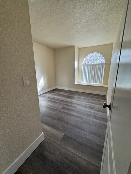 Building Photo - 9325 W Desert Inn Rd