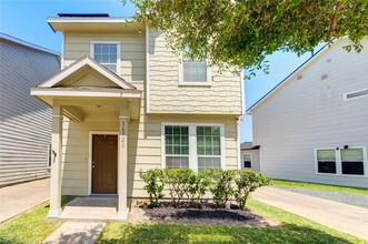 Building Photo - 16726 Mammoth Springs Dr