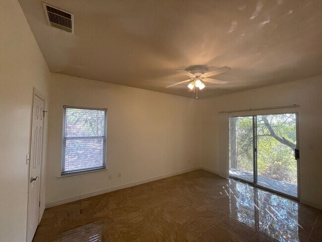 Building Photo - GORGEOUS VIEWS OF LAKE TRAVIS AT HUDSON BEND