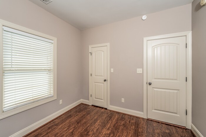 Building Photo - 475 Earl Owens Dr