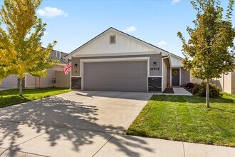 Building Photo - Perfect Location 3 Bed 2 Bath Home with SO...