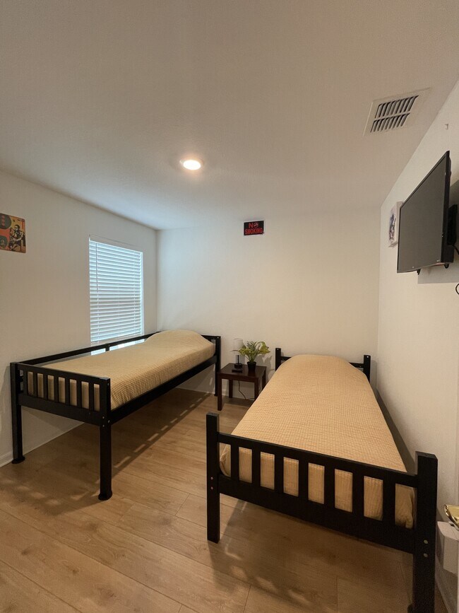 Building Photo - 10829 Emerick St