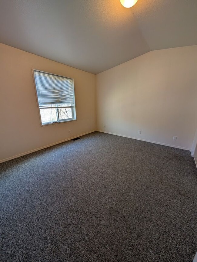 Building Photo - Nice Peck House on a Quiet Lot