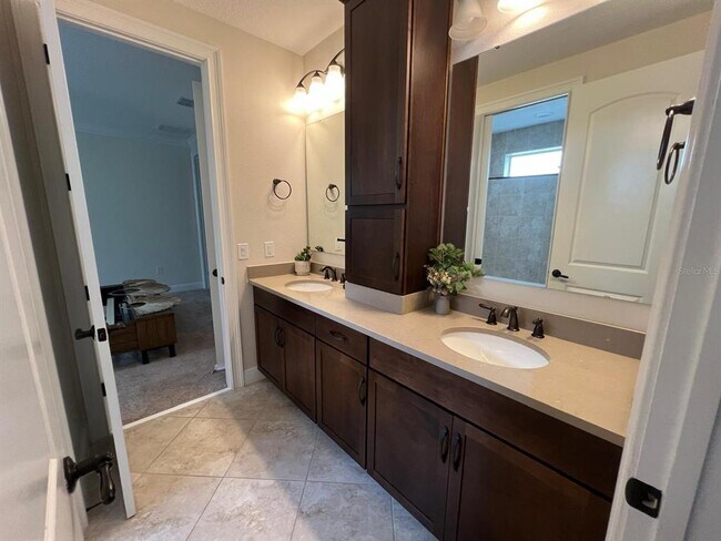 Building Photo - 12927 Canopy Woods Way