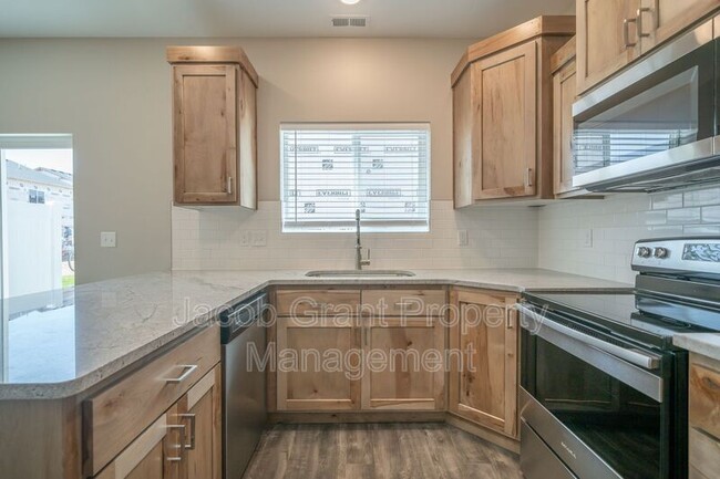 Building Photo - 1801 Jennie Lee Dr