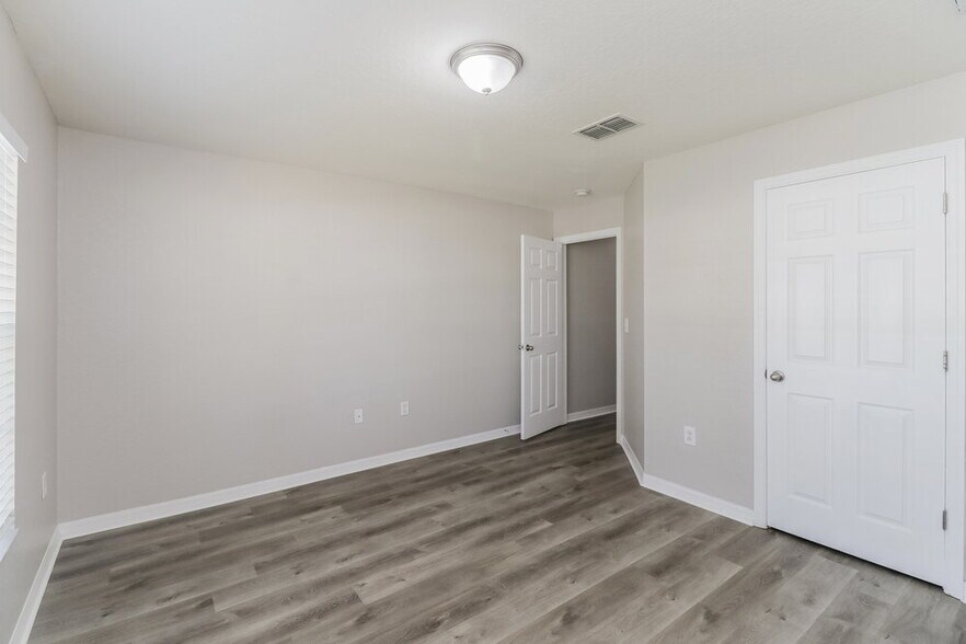 Building Photo - 7252 Sherman Hills Blvd