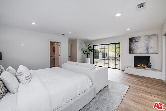 Building Photo - 16517 Hartsook St