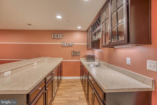 Building Photo - 728 Falcon Ln