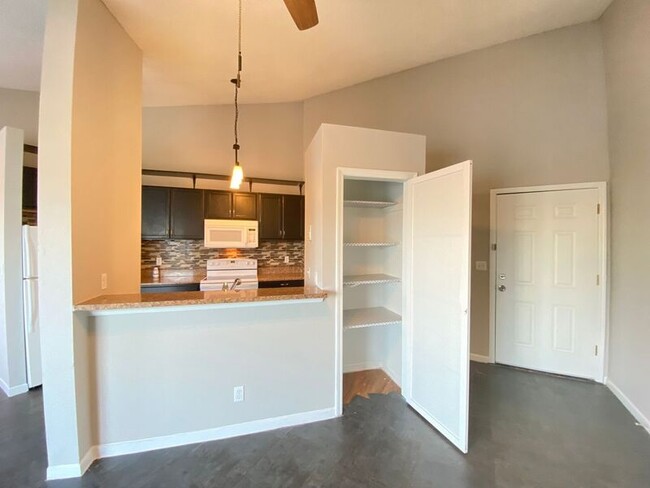 Building Photo - 2524 Woodgate Blvd