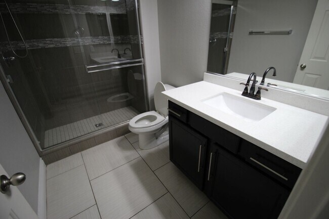 Building Photo - Spacious 4BR/3.5BA Home with Loft – Prime ...