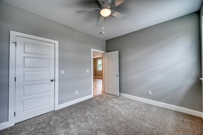 Building Photo - 1915 Willow