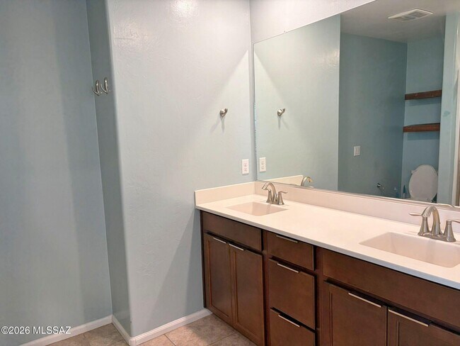 Building Photo - 7833 S Sugarbend Dr