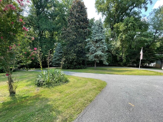 Building Photo - COMMUTERS DREAM!  PRIVATE ACREAGE STAFFORD AND MINUTES TO VRE