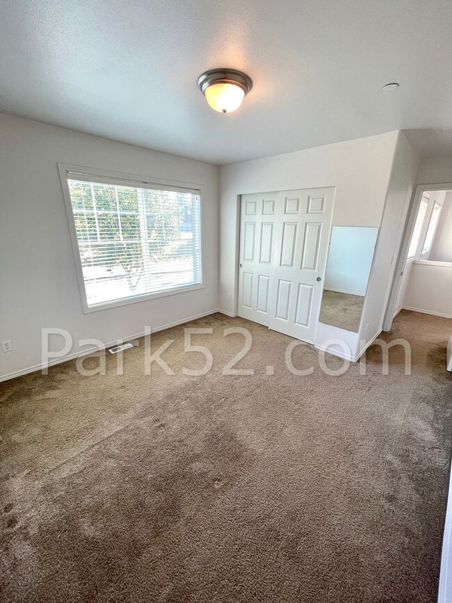 Building Photo - 3 Bedroom 3 Bathroom + Loft DuPont Home!