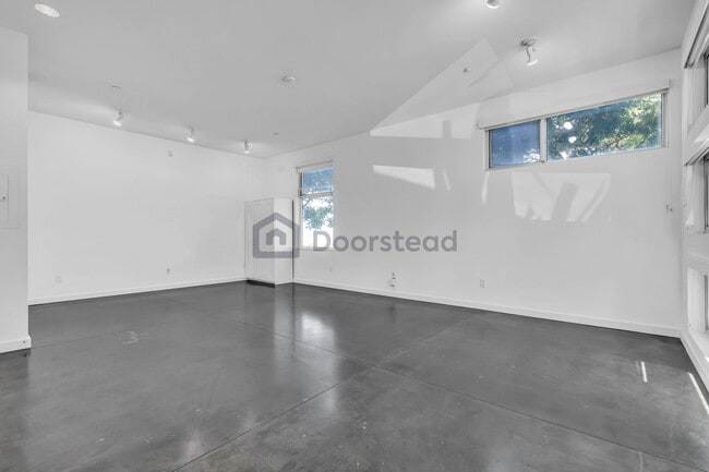 Building Photo - 6 South Ct