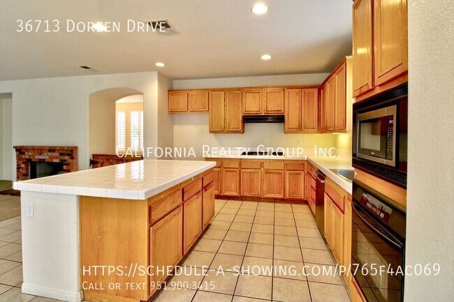 Building Photo - 36713 Doreen Dr