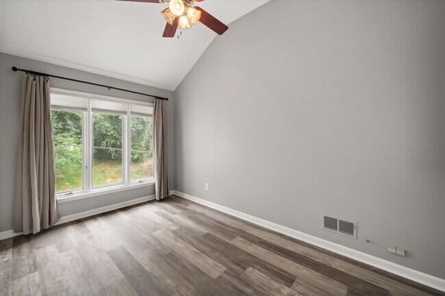 Building Photo - TownHouse In Prospect !