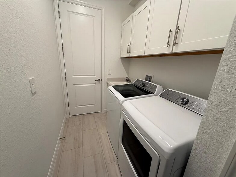 Building Photo - 5531 Lightning Whelk Ln