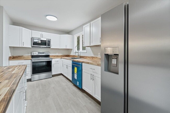 Building Photo - Single Family Home For Rent
