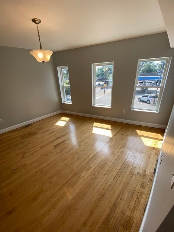 Building Photo - 3 Bellevue St