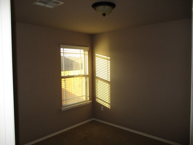 Building Photo - 2316 Golden Ln