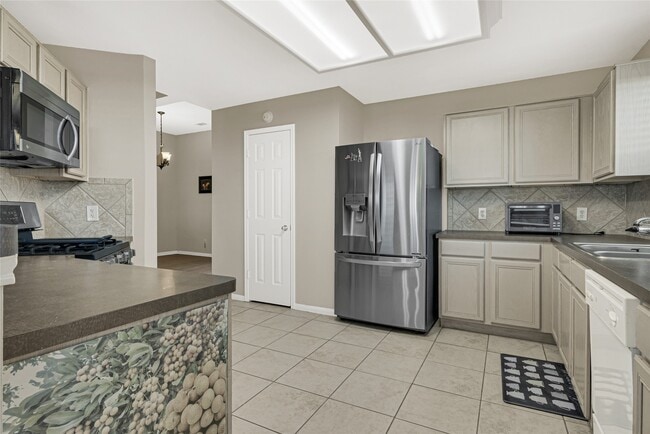 Building Photo - 8123 Solara Bend Ct