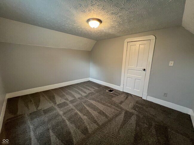 Building Photo - 302 S Randolph St