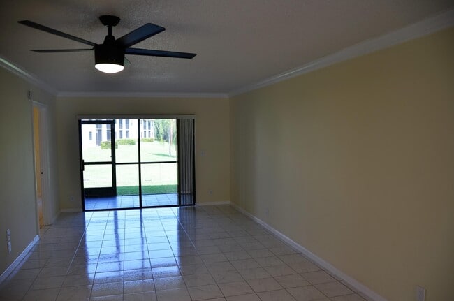 Building Photo - 320 Norwood Terrace