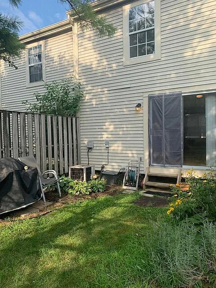 Building Photo - 5125 Singleton Dr