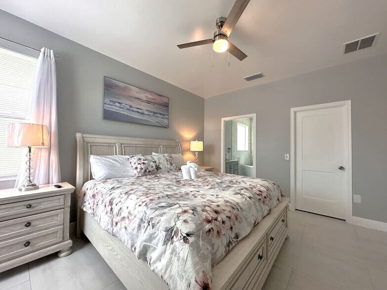 Building Photo - 321 Cabello Dr