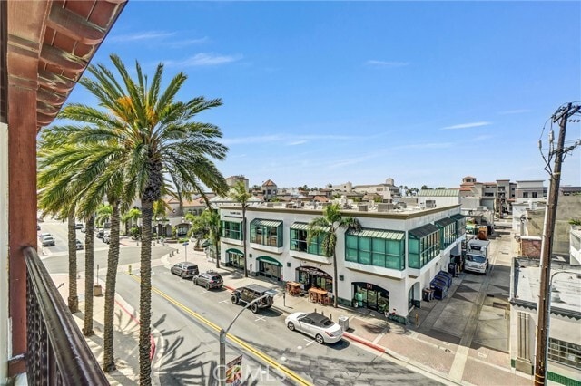 Building Photo - 308 5th St