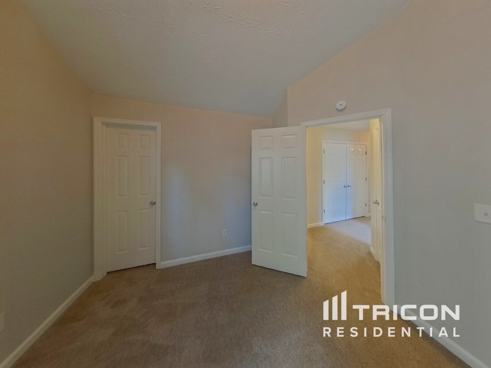 Building Photo - 660 Escalade Dr