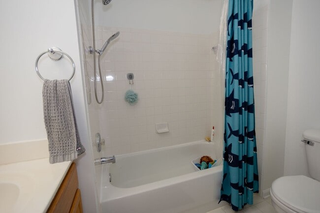 Building Photo - Rare Opportunity in Potomac Crossing!