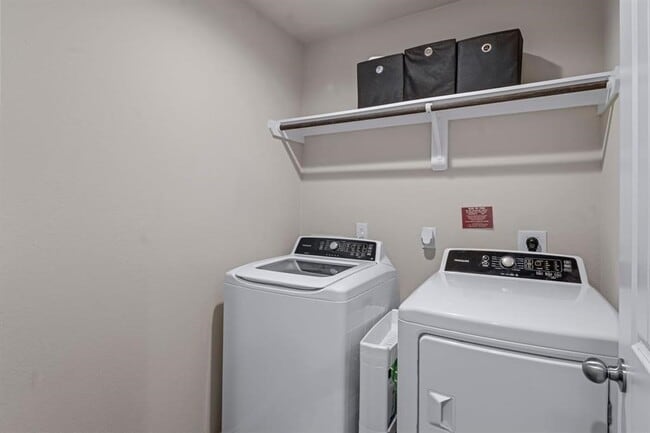 Building Photo - 518 Poppy Field Ct